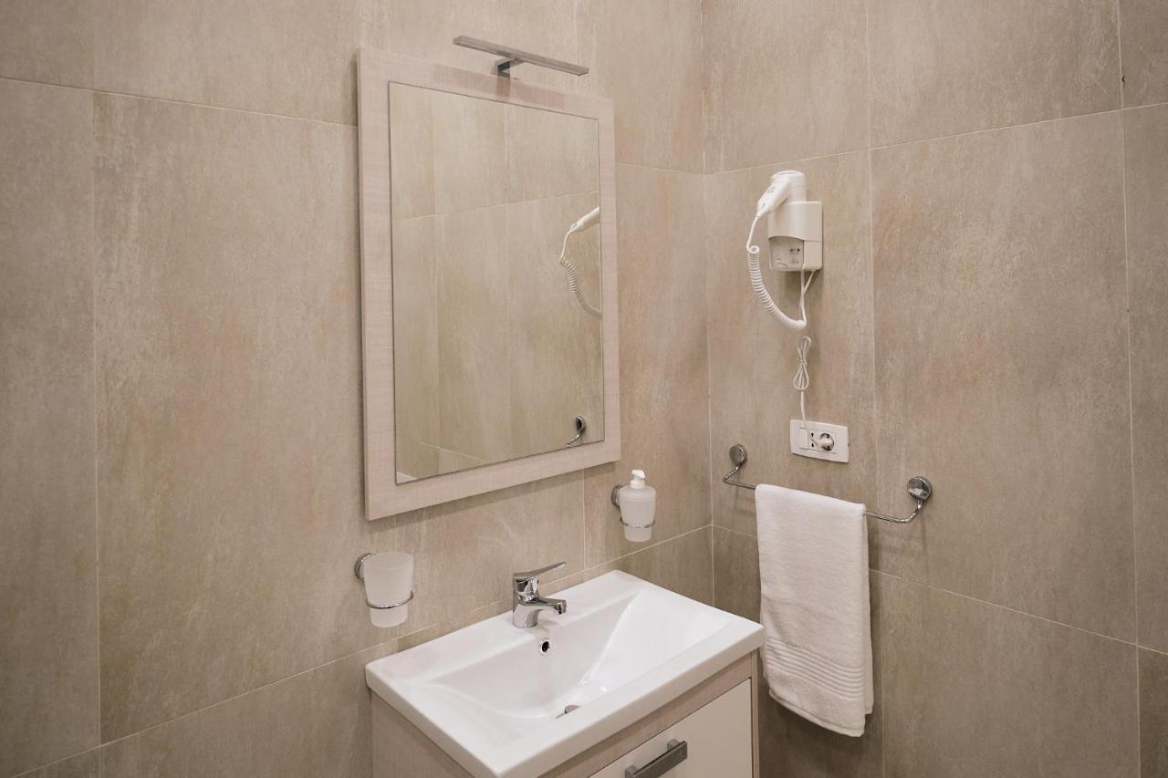 In Center Hotel Tirana Exterior photo