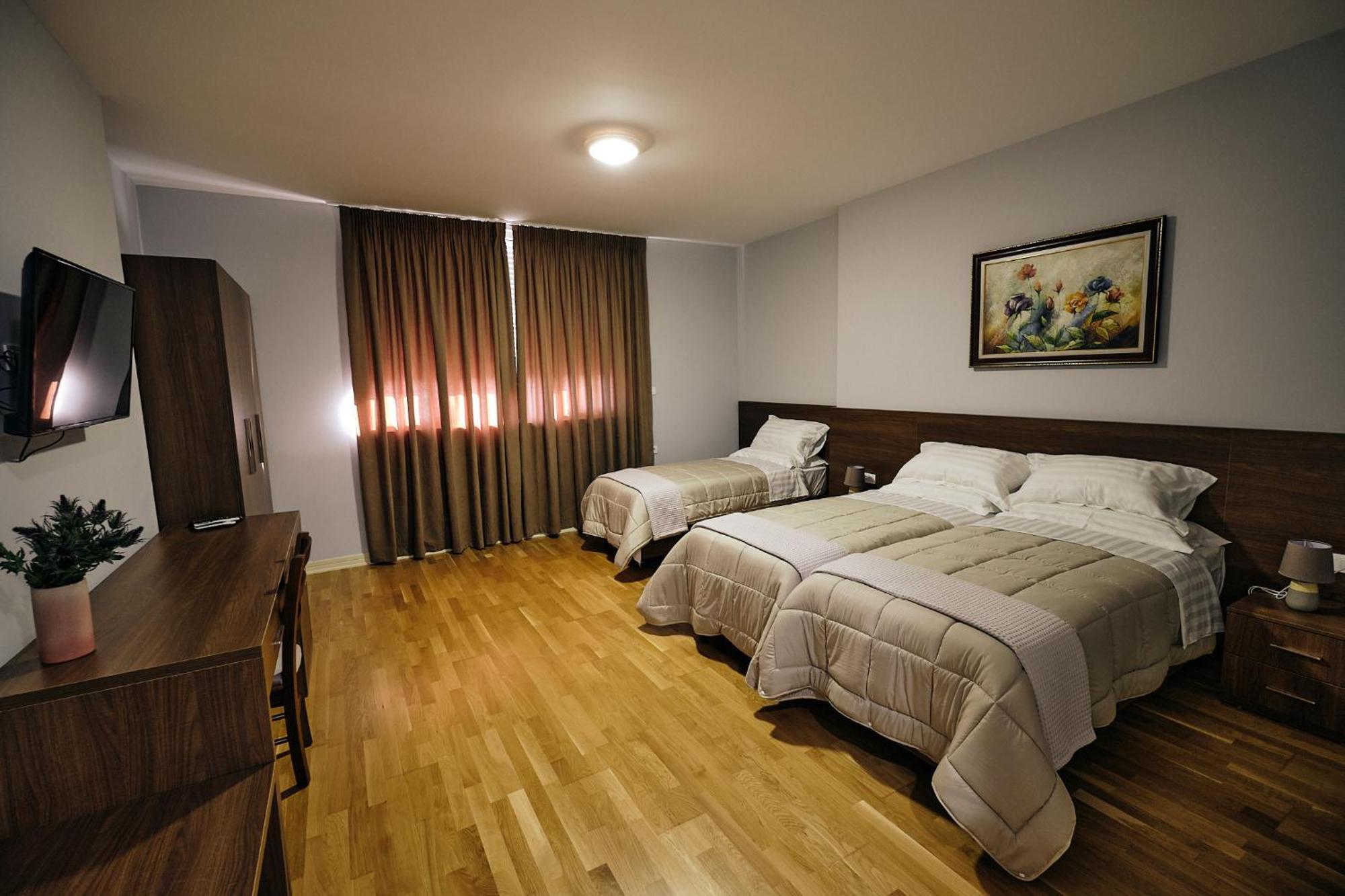 In Center Hotel Tirana Exterior photo