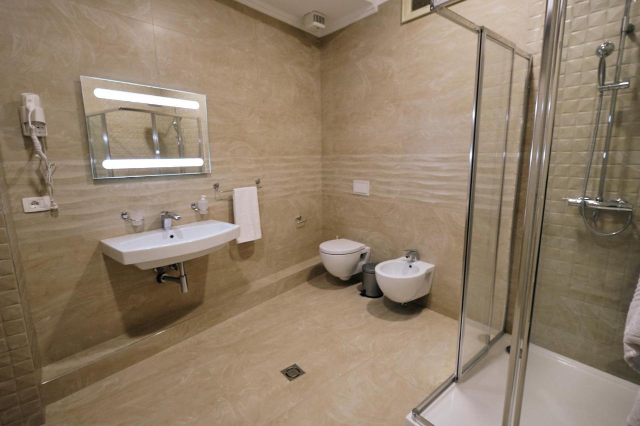 In Center Hotel Tirana Exterior photo
